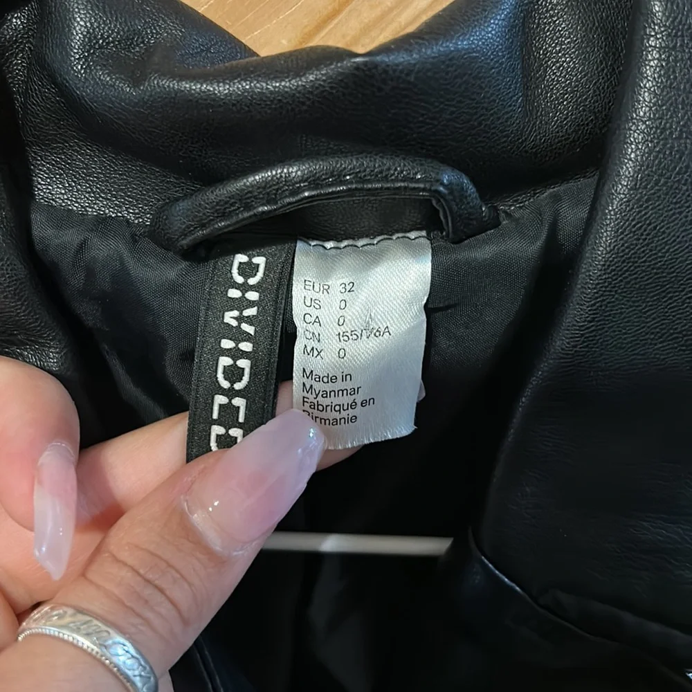 Leather jacket - Picture 2 of 2
